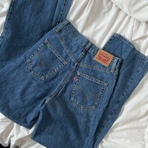 Levi's Women's High Waisted Straight Dark Blue Jeans